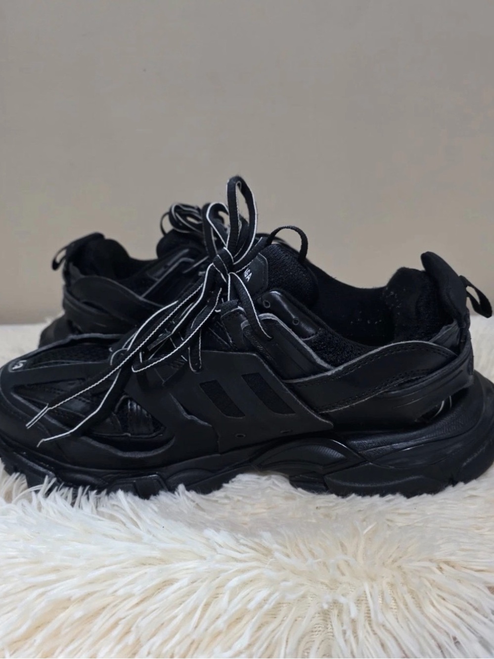 Men's All-Black Track-Style Sneakers - Picture 3 of 5